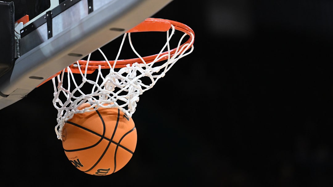 SY225C中型液压挖掘机